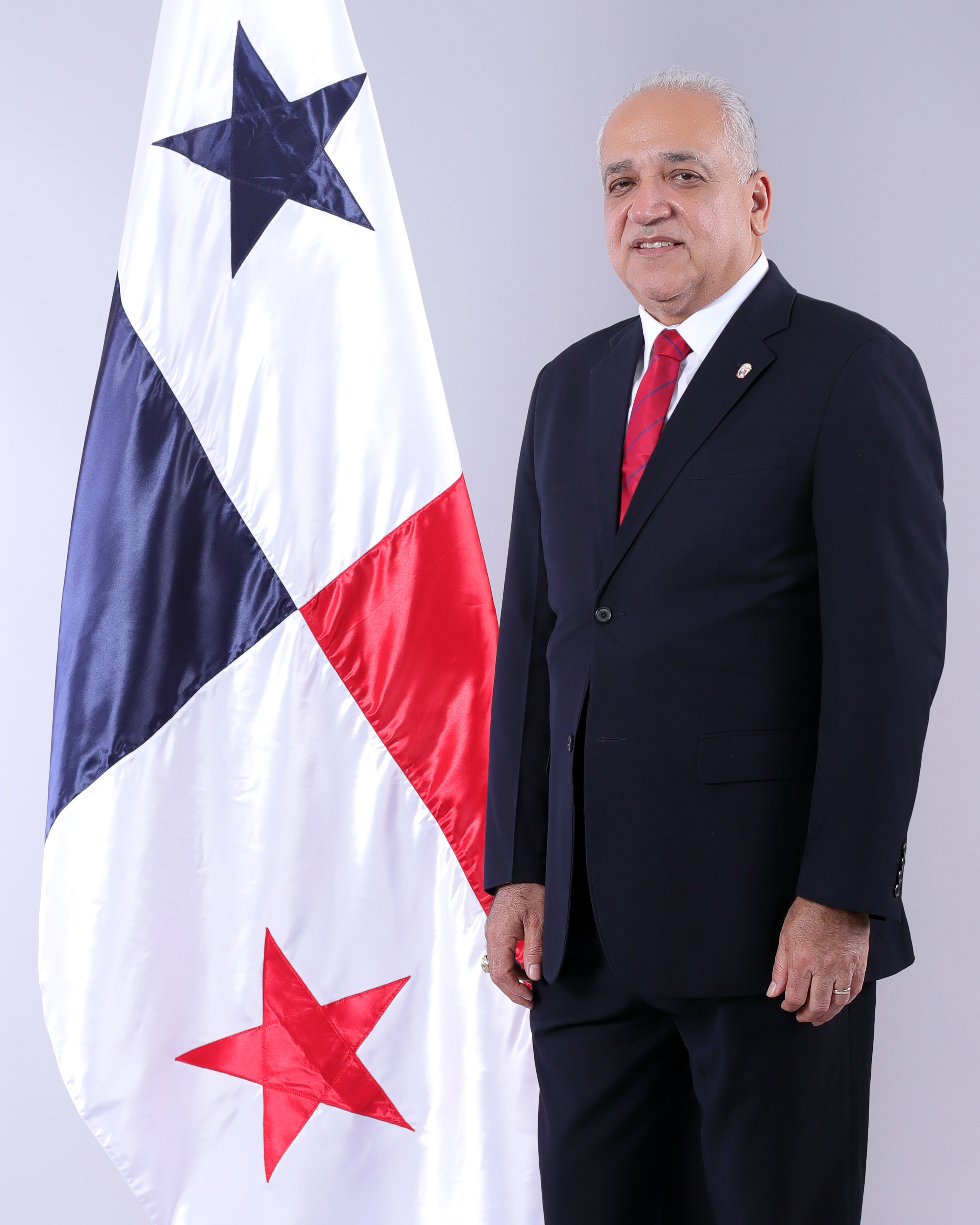 LUIS EDUARDO  CAMACHO