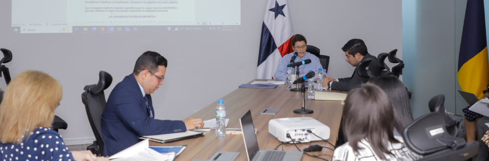 LOGRAN CONSENSO EN PROYECTOS QUE OTORGARÁN BECAS