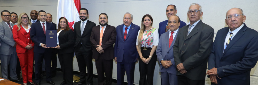 REAFIRMAN NOMBRAMIENTO DE PROCURADOR DE LA NACIÓN 